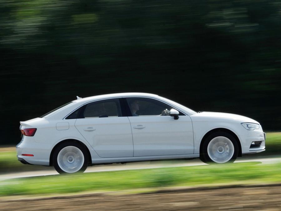  Audi A3 Sedan 2.0 TFSI (8V) 2013 года  (UK) (фото 6 из 17)